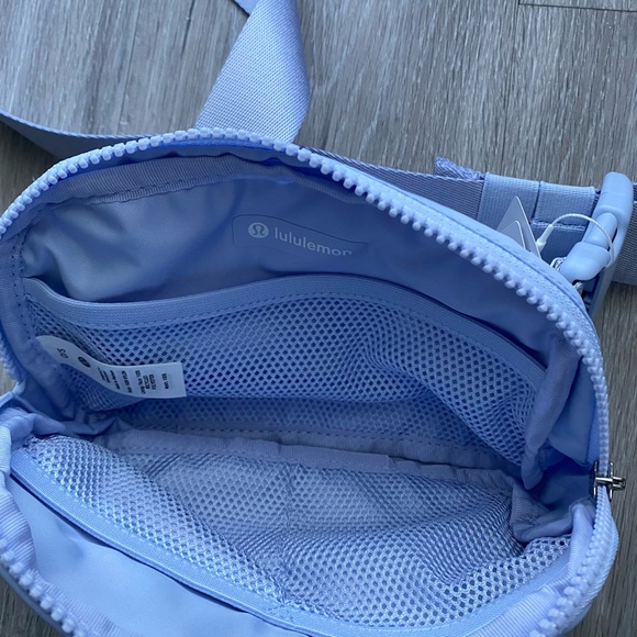 Lululemon Everywhere Belt bag pastel blue purple Fanny pack - Picture 5 of 12
